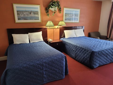 Double Room, Multiple Beds | Soundproofing, iron/ironing board, free WiFi