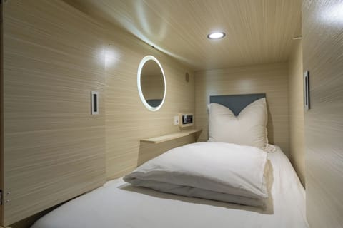 Standard Single Room | Premium bedding, down comforters, desk, laptop workspace