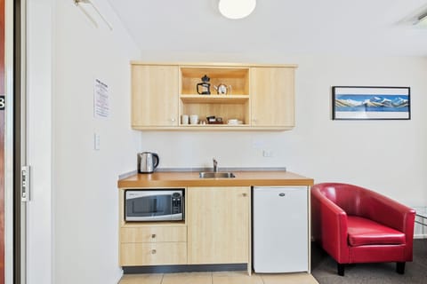 One-Bedroom Suite | Private kitchen | Mini-fridge, microwave, electric kettle, toaster