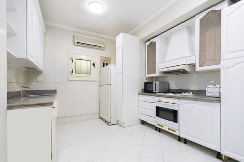 Classic Villa, Garden View | Private kitchenette