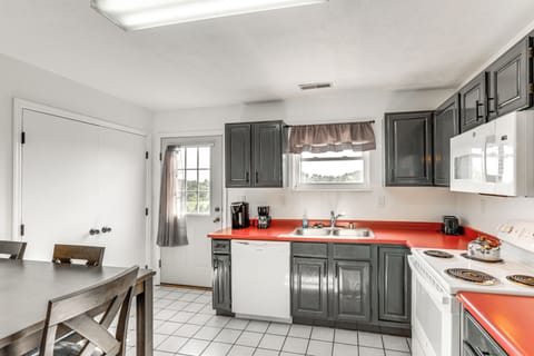 House (2 Bedrooms) | Interior