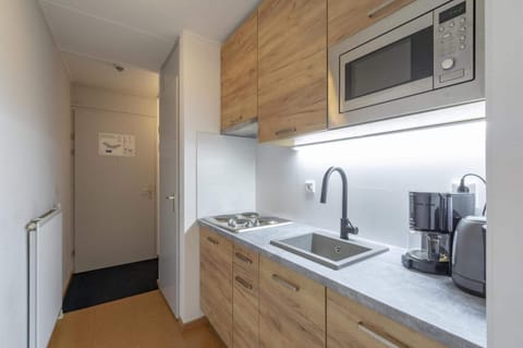 Apartment | Private kitchen | Electric kettle, toaster