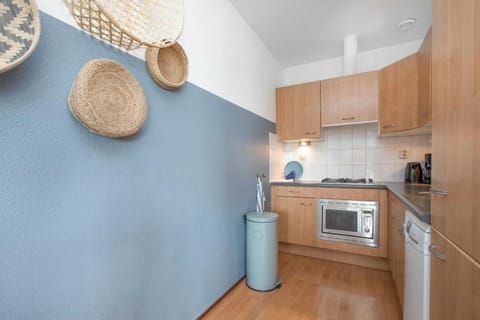 Apartment | Private kitchen | Electric kettle, toaster