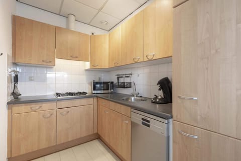 Apartment | Private kitchen | Electric kettle, toaster