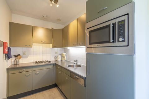 Apartment | Private kitchen | Electric kettle, toaster