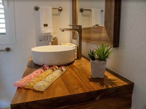 Classic Double or Twin Room | Bathroom | Shower, free toiletries, hair dryer, towels