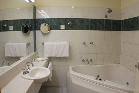 Standard Room | Bathroom | Free toiletries, hair dryer, towels, soap