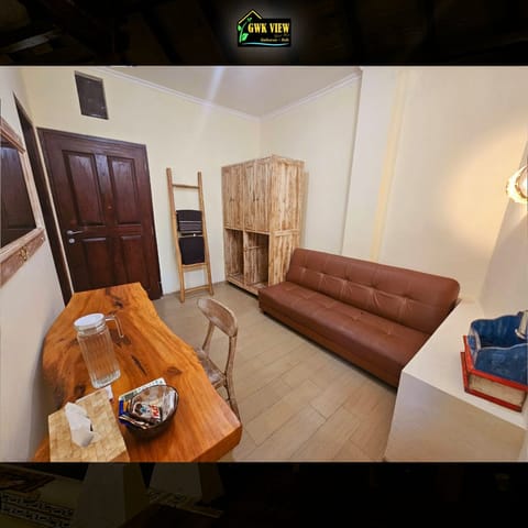 Deluxe Double Room, 1 King Bed | Living area