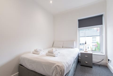 Duplex, 2 Bedrooms | Iron/ironing board, free WiFi, bed sheets