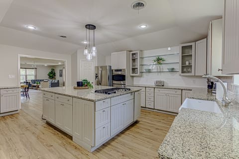 House, Multiple Beds, Kitchen, City View (Barton Hills Stunner) | Private kitchen | Fridge, microwave, oven, stovetop