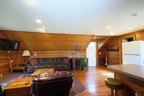 Junior Cabin, 1 Bedroom, Lake View | Premium bedding, individually decorated, individually furnished