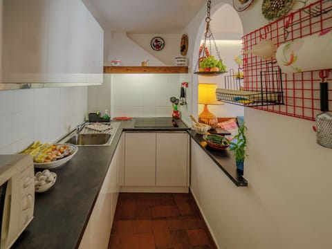 Comfort Duplex, City View | Private kitchen | Fridge, microwave, oven, stovetop