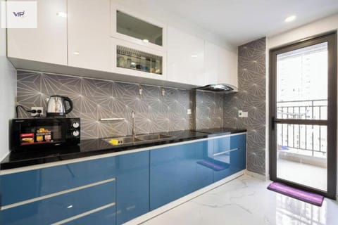 Gallery Apartment, 1 Bedroom, Patio, City View | Private kitchen | Fridge, microwave, stovetop, dishwasher