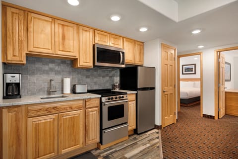 Superior Apartment, 2 Bedrooms, Kitchen, Mountain View | Private kitchen | Fridge, microwave