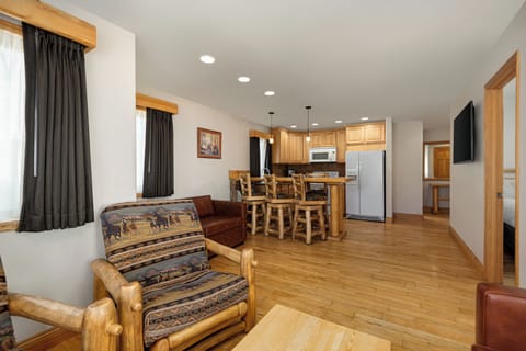 Superior Apartment, 1 Bedroom, Kitchen, Mountain View | Private kitchen | Fridge, microwave