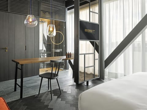 Loft | Premium bedding, minibar, in-room safe, desk