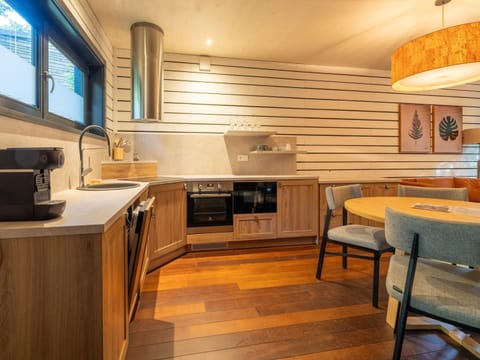 Cottage | Private kitchen | Highchair