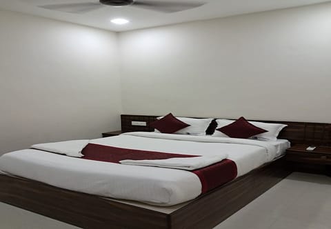 Deluxe Villa | Egyptian cotton sheets, premium bedding, desk, free WiFi