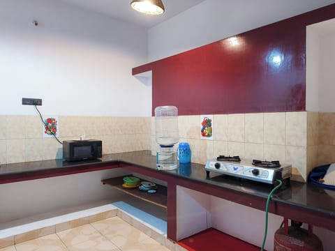 Deluxe Apartment, City View | Private kitchen