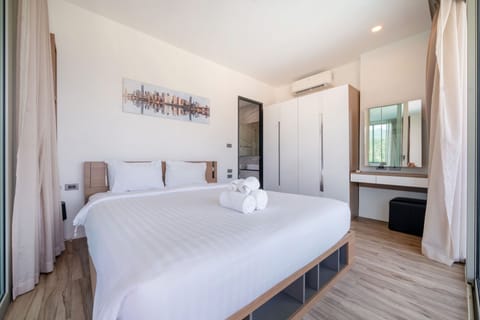 Premium Apartment, 2 Bedrooms, Balcony, Partial Sea View | 2 bedrooms, free WiFi