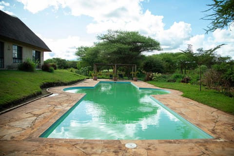 4 outdoor pools