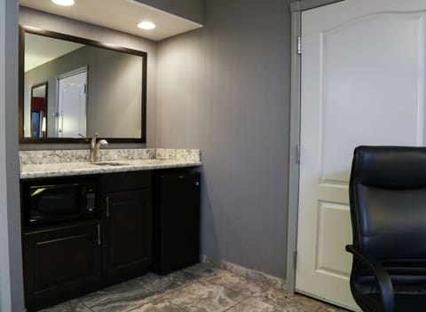 Two queens studio suite nonsmoking | Hypo-allergenic bedding, desk, blackout drapes, iron/ironing board