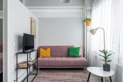 Deluxe Studio, City View | Living area | Smart TV