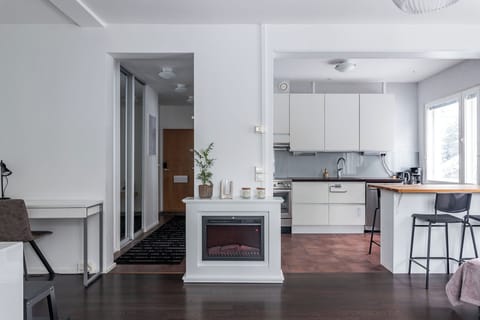 Deluxe Apartment, Courtyard View | Living area | 55-inch Smart TV with cable channels