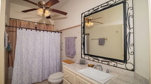 Deluxe Quadruple Room, Balcony, Partial Ocean View | Bathroom