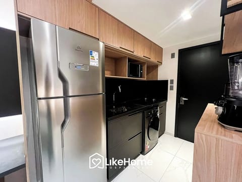 Comfort Apartment | Private kitchen | Mini-fridge, microwave, cookware/dishes/utensils