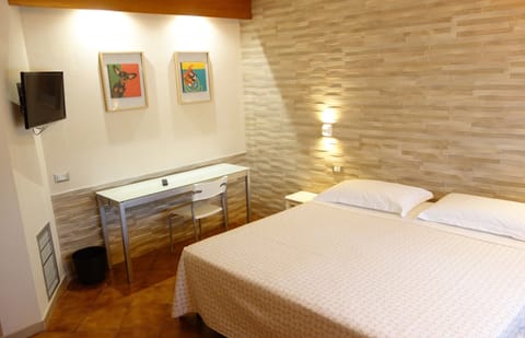 Comfort Triple Room, 1 Bedroom, Accessible | In-room safe, desk, free WiFi, bed sheets