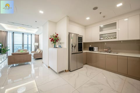 Signature Apartment, 4 Bedrooms, Balcony, City View | Private kitchen | Fridge, microwave, stovetop, toaster