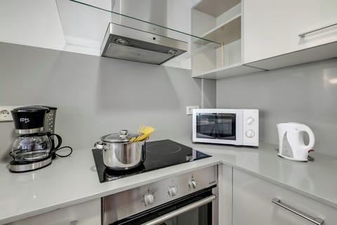 Family Apartment, 1 Bedroom (Family-Friendly Andorra Accommodation) | Private kitchen | Fridge, microwave, oven, stovetop