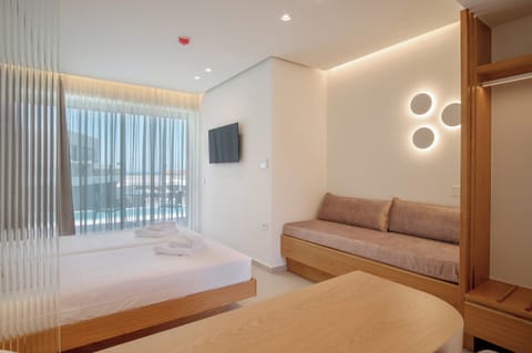 Deluxe Junior Suite Swim up | Premium bedding, free WiFi, bed sheets