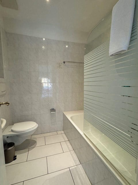 Comfort Double or Twin Room, City View | Bathroom | Hair dryer, towels, soap, shampoo