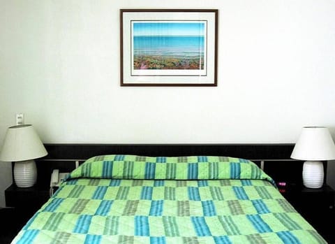 Comfort Room | In-room safe, desk, iron/ironing board, free WiFi