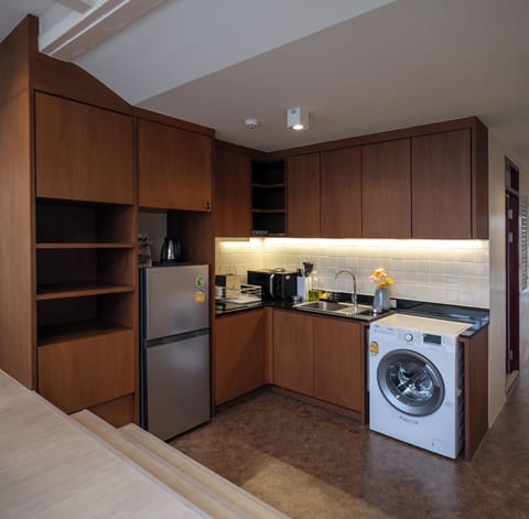 Executive Apartment, 4 Bedrooms, City View | Private kitchen | Full-size fridge, microwave, stovetop, highchair