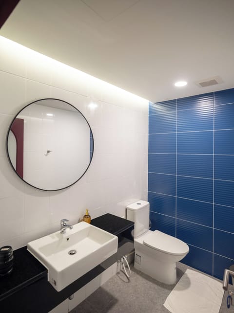 Executive Apartment, 4 Bedrooms, City View | Bathroom | Shower, hair dryer, towels, soap