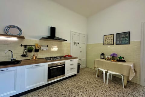 Family Apartment, 4 Bedrooms, Beachside (Giardino Floreale di Menaggio) | Private kitchen | Fridge, microwave, oven, stovetop