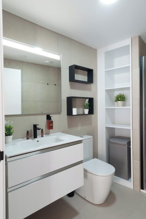 Premium Apartment | Bathroom