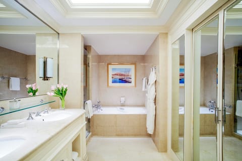 Premium Suite, 1 King Bed (Executive) | Bathroom | Separate tub and shower, deep soaking tub, free toiletries, hair dryer