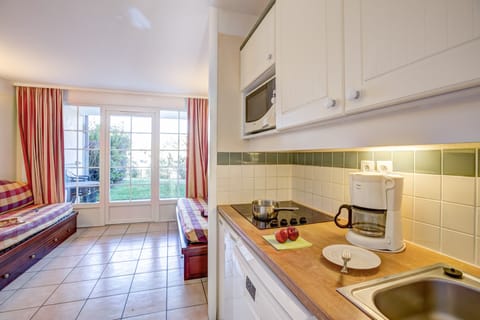 Studio 4 people - 1 sleeping alcove - Terrace or balcony | Private kitchen | Fridge, microwave, stovetop, dishwasher