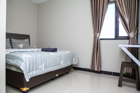 Standard Double Room | Desk, laptop workspace, free WiFi