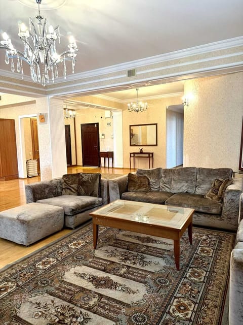 Deluxe Apartment, 3 Bedrooms, Balcony, City View | Living area