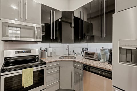 Comfort Apartment, Balcony, City View | Private kitchen