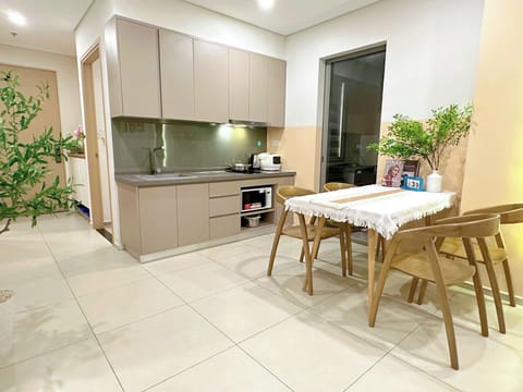 Premium Apartment | Private kitchen | Fridge, microwave, stovetop, rice cooker