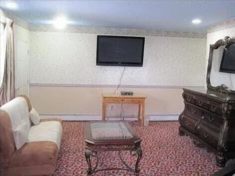 Suite, 1 King Bed, Non Smoking | Living room | Flat-screen TV