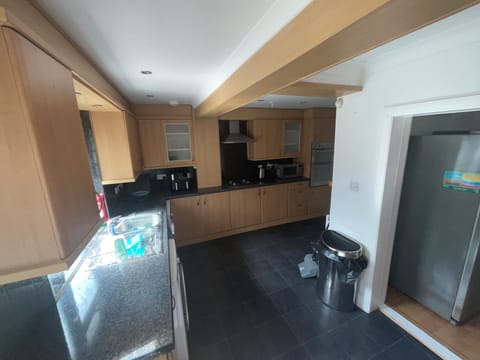 House | Private kitchen | Fridge, microwave, oven, stovetop