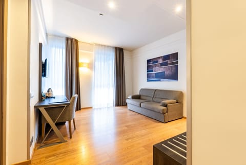 Suite | Living area | Flat-screen TV