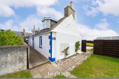 House | 1 bedroom, desk